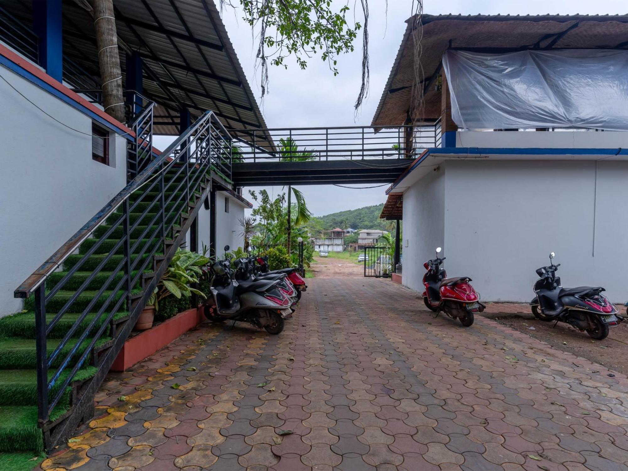Madpackers Goa Anjuna - Bar Экстерьер фото