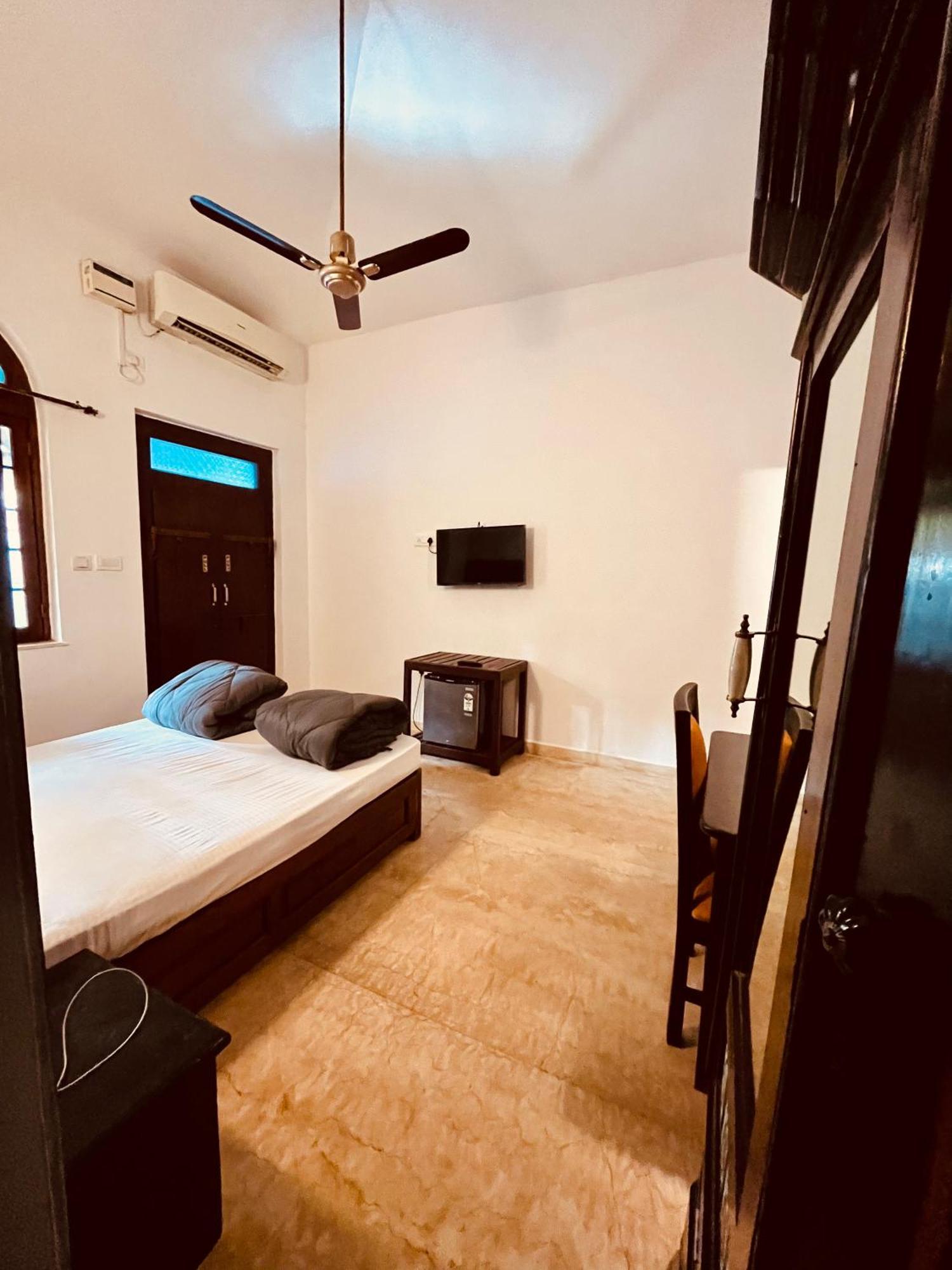 Madpackers Goa Anjuna - Bar Экстерьер фото