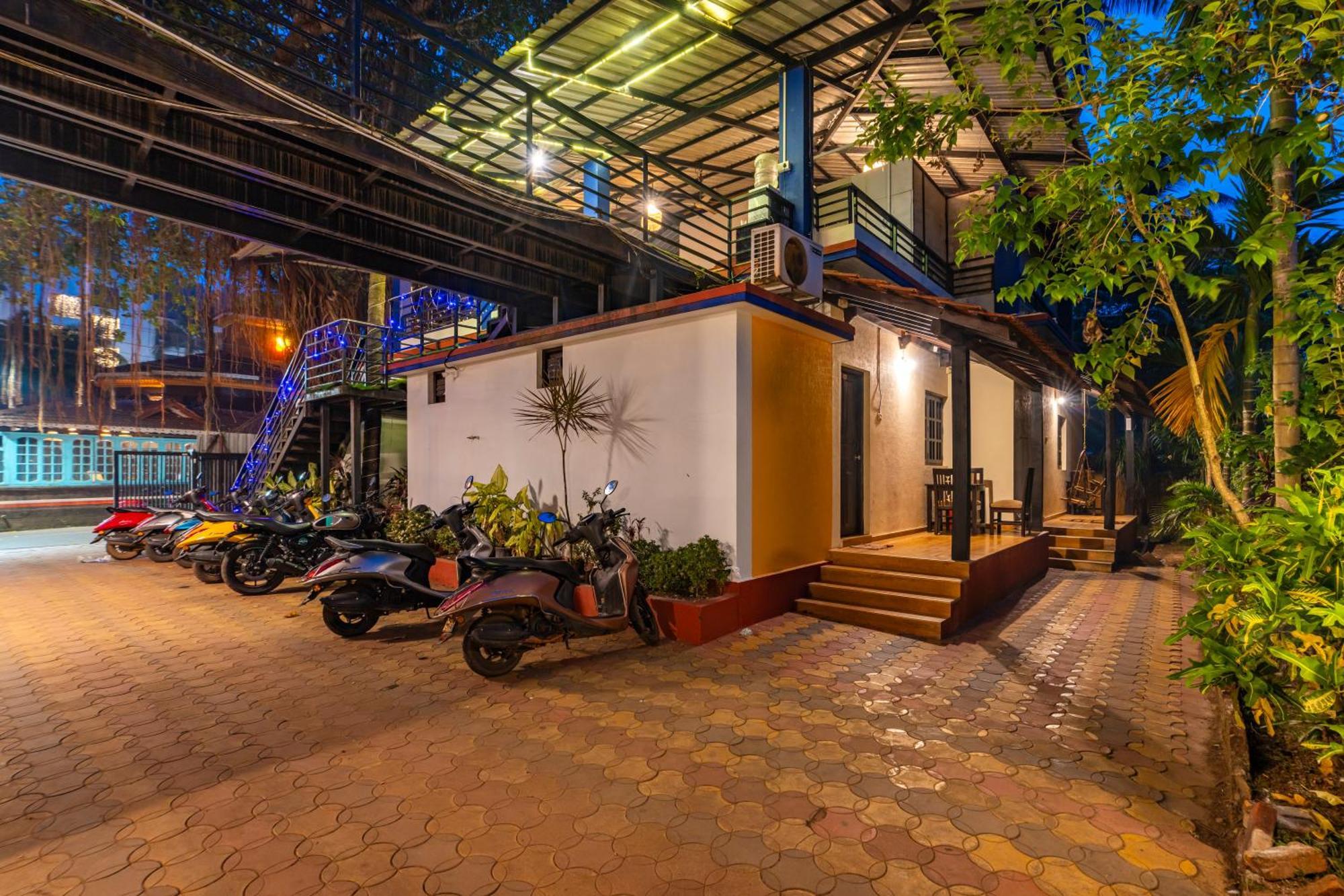 Madpackers Goa Anjuna - Bar Экстерьер фото